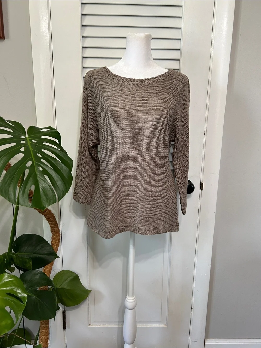 Chico’s Size 1 Neutral Knit Sweater – Minimalist Chic